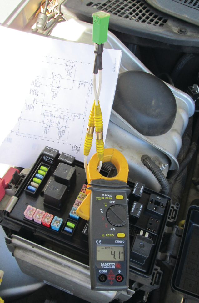 Fig. 1: The Matco CM600 shows that the current through the fans is 4.1 amps on the current probe.