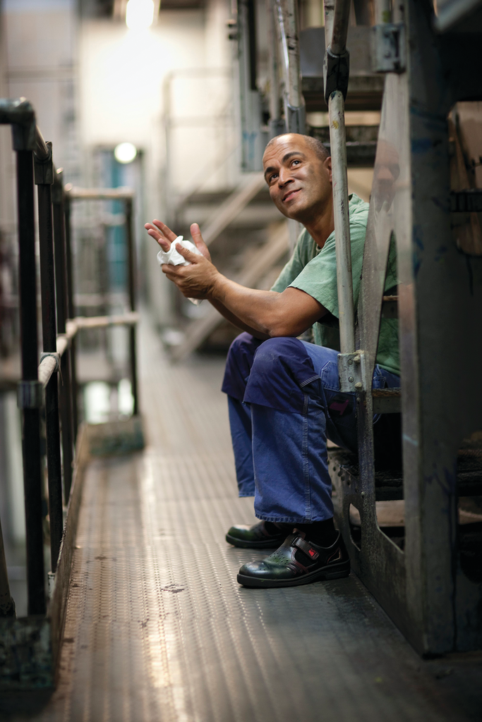 Disposable wipers are designed to meet a wide range of specific tasks and can be thrown away, eliminating the dangers associated with used towels.