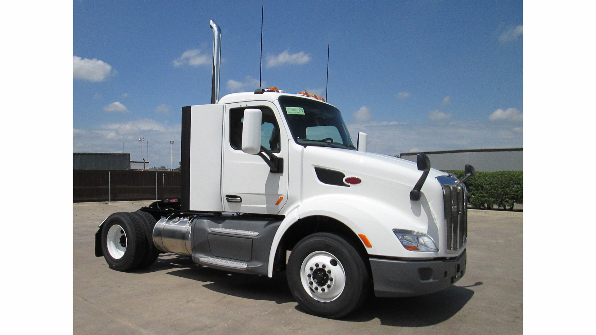 Peterbilt Autonomous Truck 54130b5b812e4