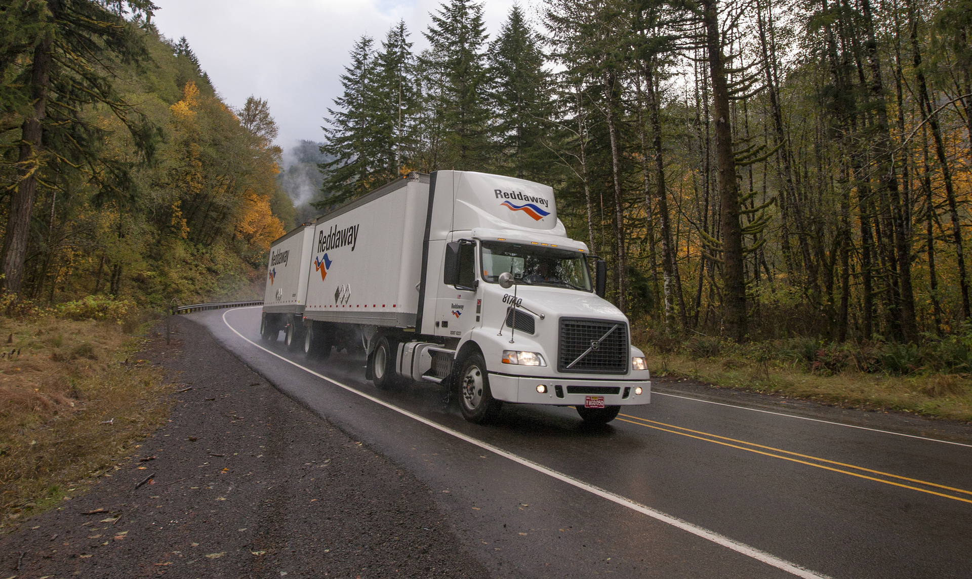 By partnering with a tire supplier, western regional transportation service provider Reddaway established a proactive and comprehensive tire maintenance program to minimize on-road tire failures and improve cost per mile.