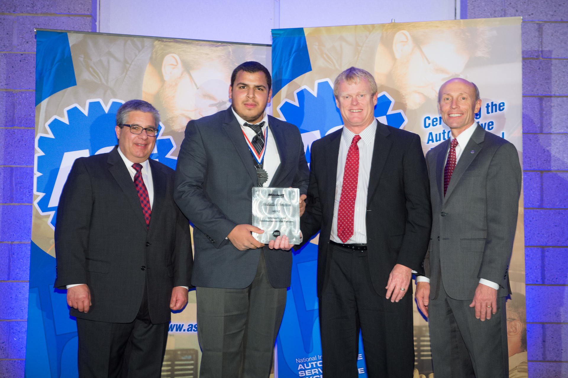 Mitchell1 Tech of Future AwardPresentation 2015 566ef99c076fe