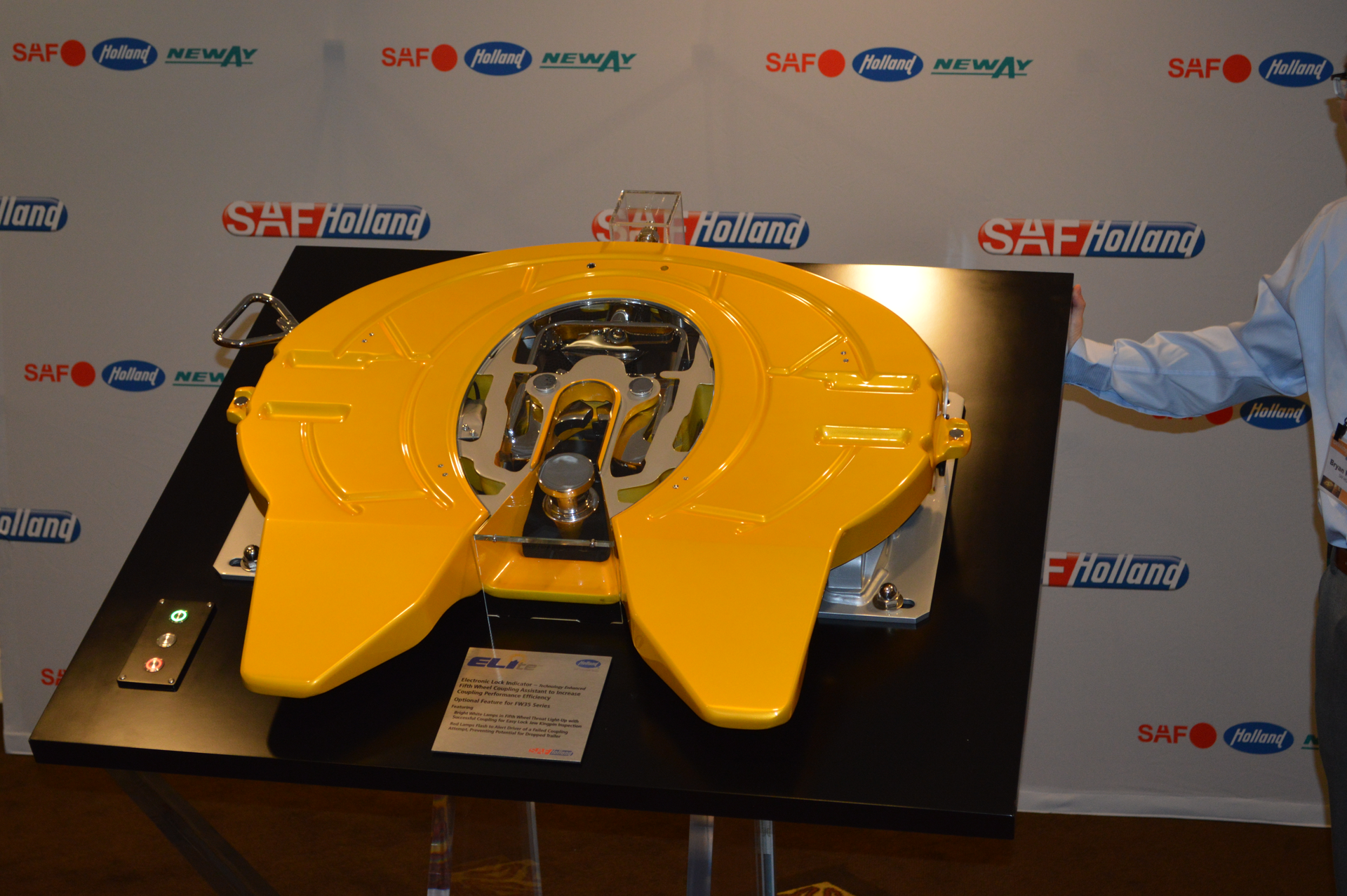 SAF-Holland&rsquo; Electronic Lock Indicator technology enhanced (ELI-te) Fifth Wheel Coupling Assistant uses an automatic LED lighting system to help drivers consistently ensure a proper coupling on their tractor&rsquo;s fifth wheel to a trailer.