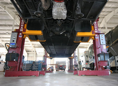 Some manufacturers, including Mohawk, offer 22&rdquo; lifting forks which raise both dual tires on a dually truck.