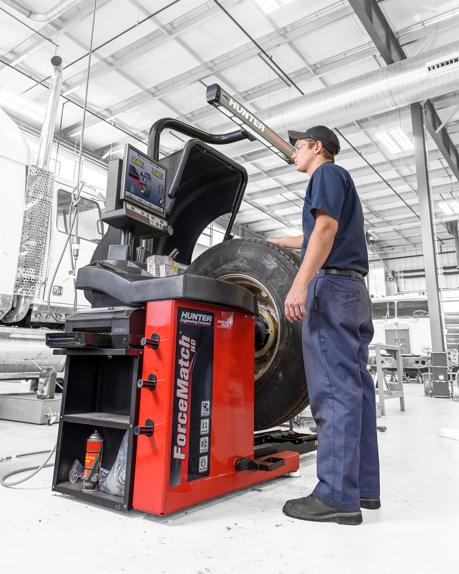 Hunter&rsquo;s ForceMatch HD Wheel Balancer features SmartWeight technology and full diagnostic capabilities.