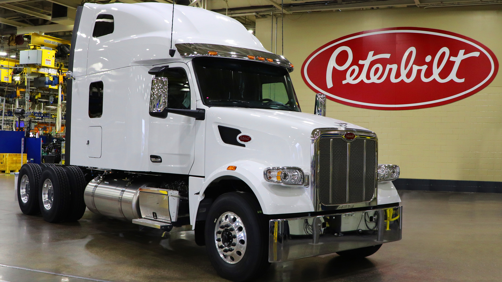 Peterbilt Model 567 Ultra Loft 1 60b79ed40f94d