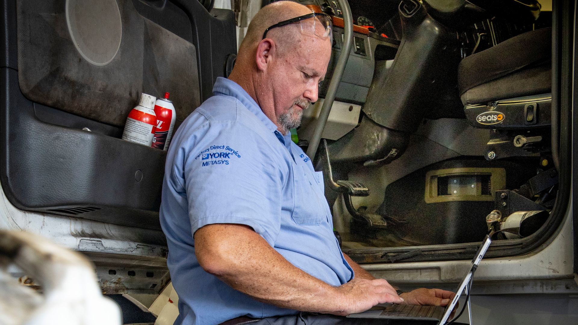 Technicians In The Shop Jpro 12 618be6c2d1da4