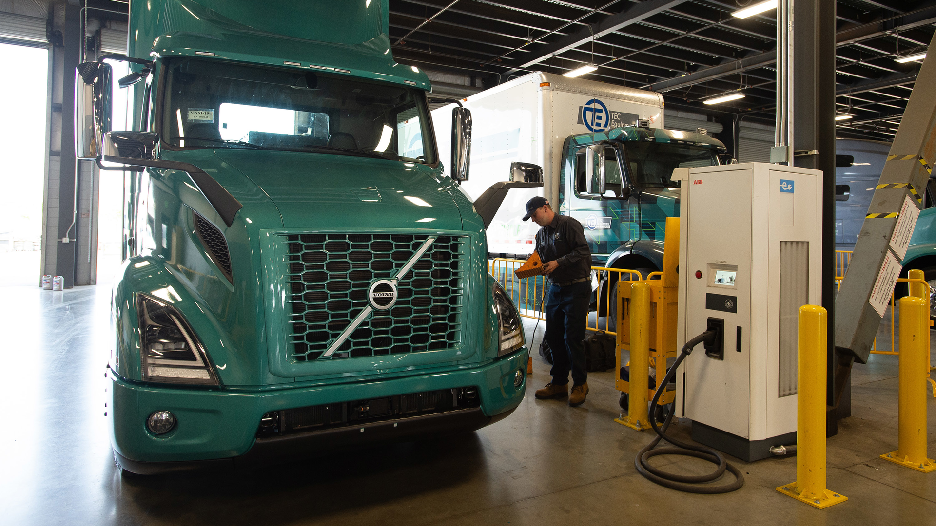 Vnr Electric In Bay With Charging Station 61c348fd6abd8 61d3137037b90