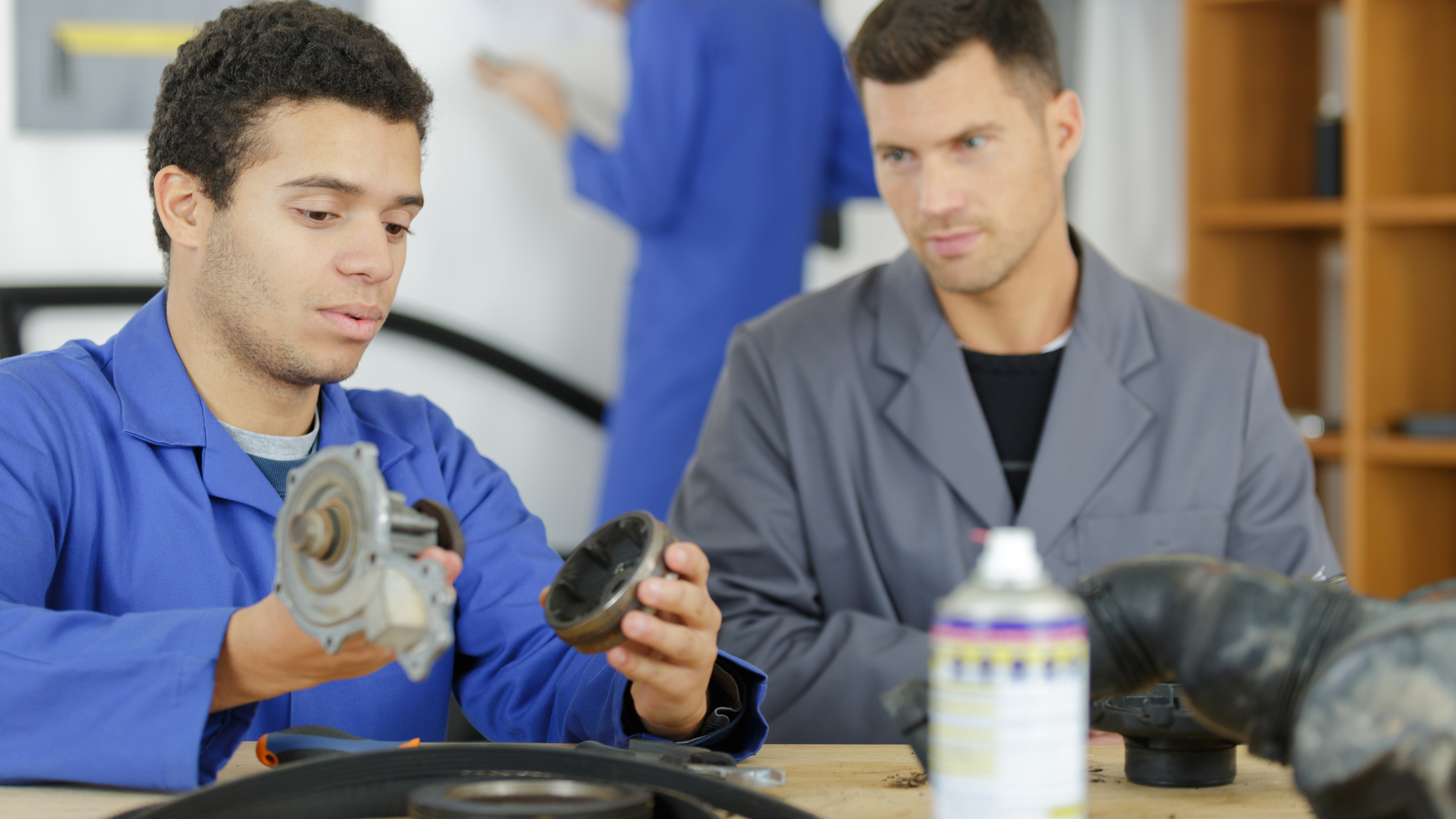 Auto Shop Class 133527729 Auremar Dreamstime com 628c0ea9c32e3