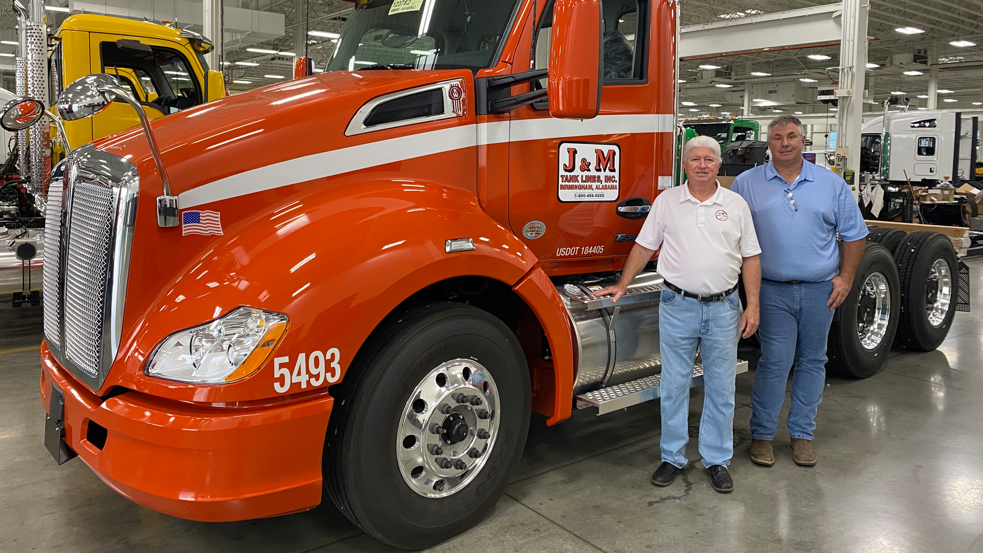 J&M's VP of maintenance Billy Lollar (left) and Jeff Arledge, director of maintenance (right), help the dry-bulk hauler's assets stay on the road and run efficiently.