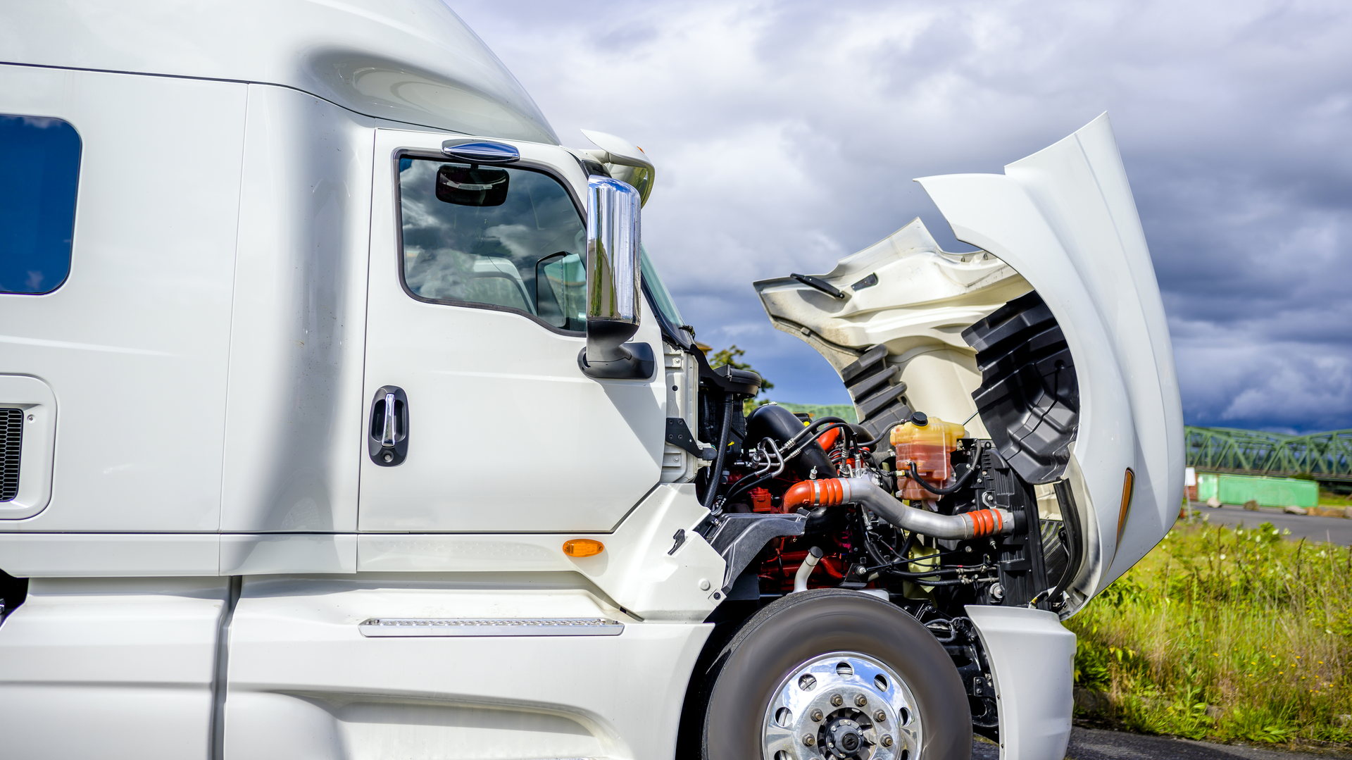 Truck Roadside Repair Dreamstime Vitpho 188130571 642ae4df92651 642dbb28c0d59