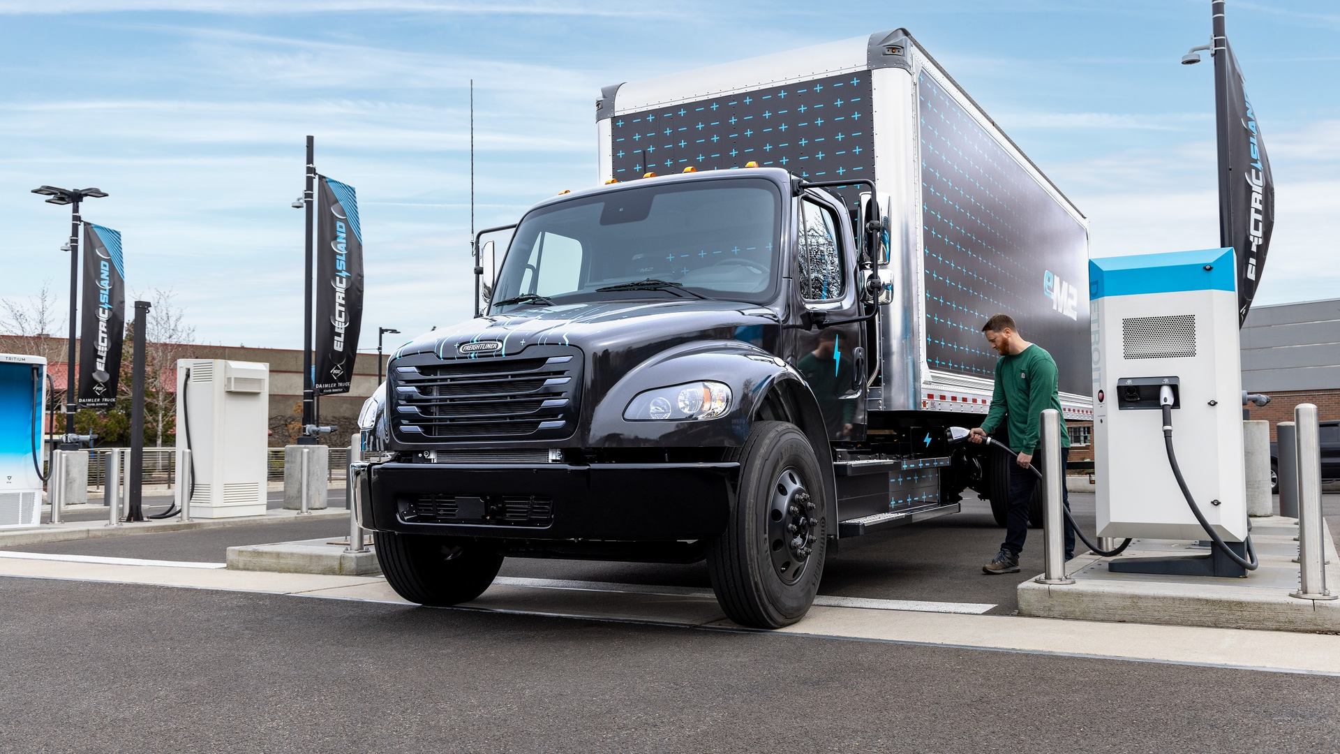 Freightliner eM2 series production model