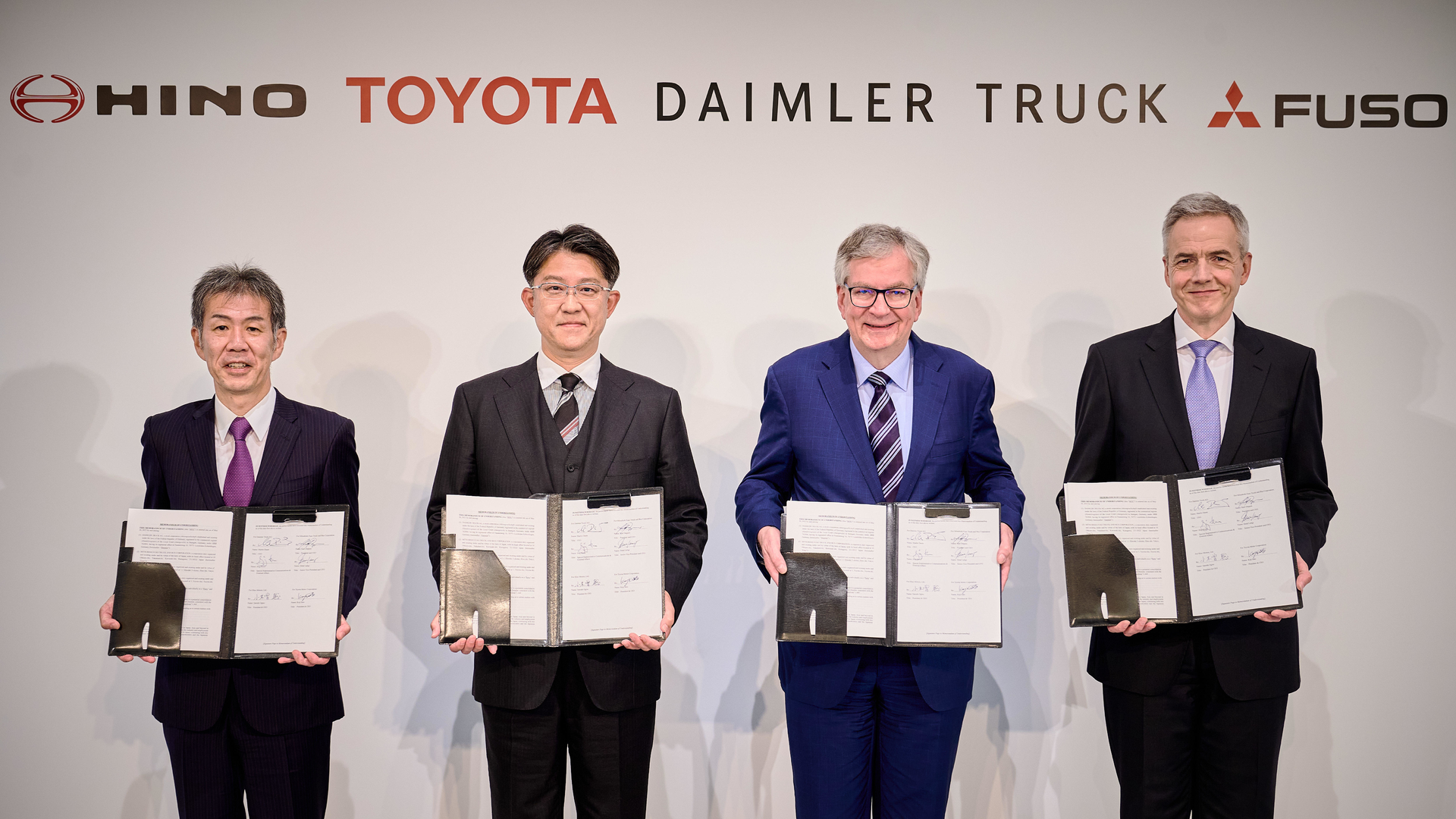 Toyota Hino Daimler Fuso Merger 6478980a3fb71 6478cb63392d5