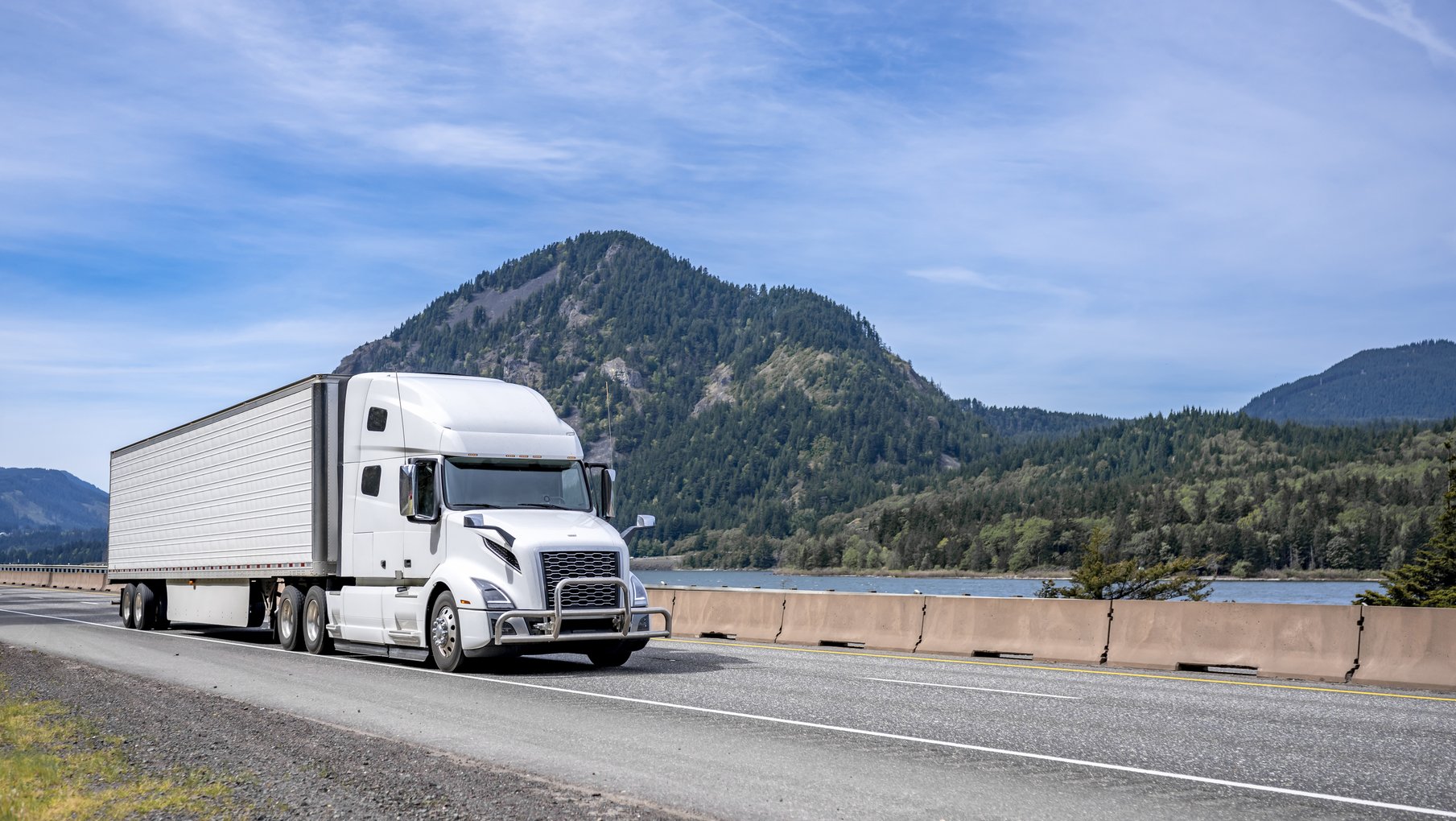 242976003 Vitpho Dreamstime Truck Nature 64ac602b99c6e