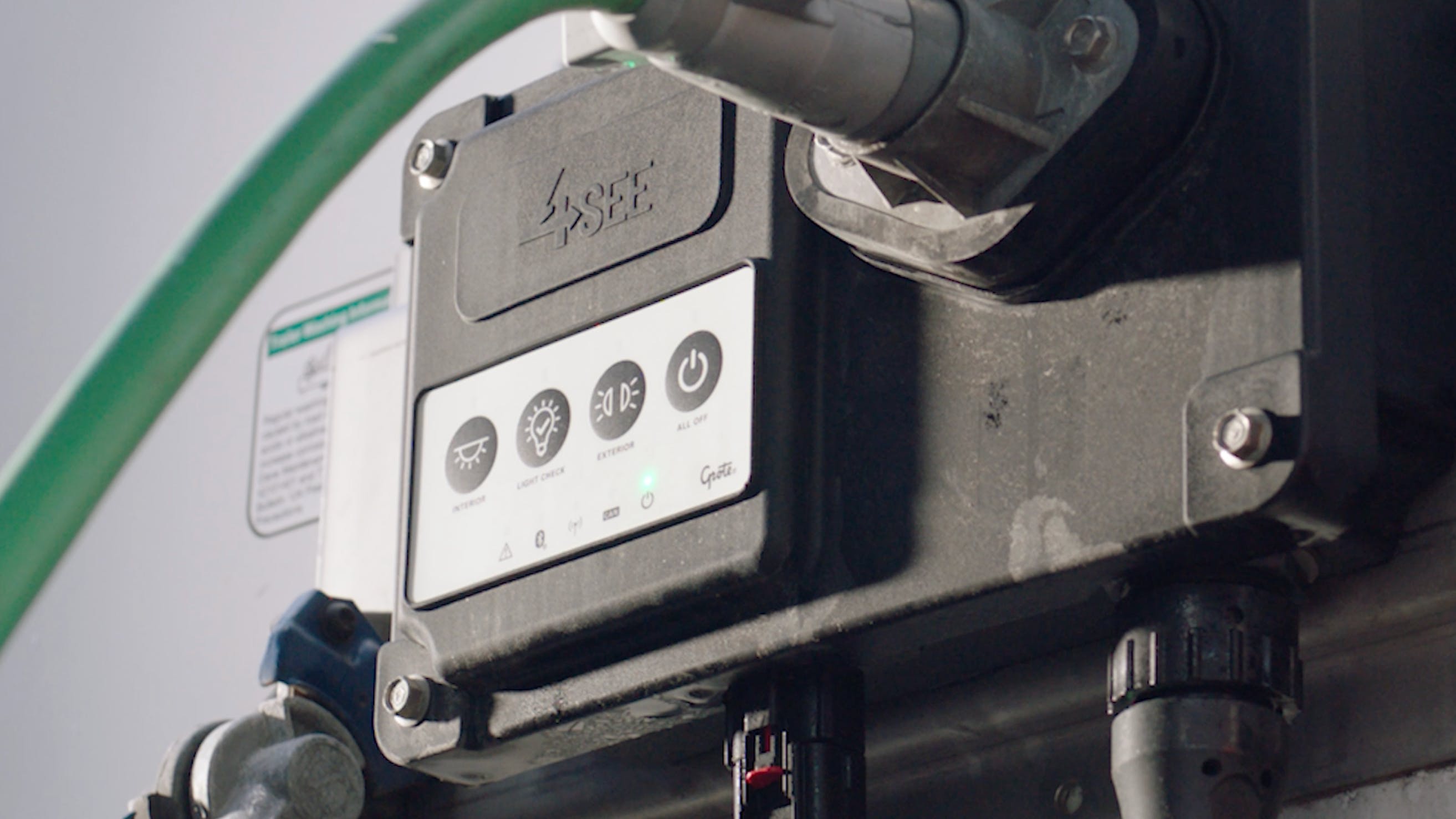 658b1cc0fa02a1001ea48eda 4see Nosebox 1