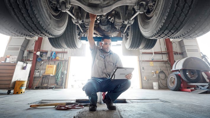 6598526417a390001de88891 Fleetmaintenanceservicebayimage