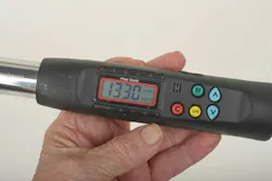 With the press of the mode button, the same wrench is instantly switched to in-lb. (inch pounds). With the press of the mode button, the same wrench is instantly switched to in-lb. (inch pounds).