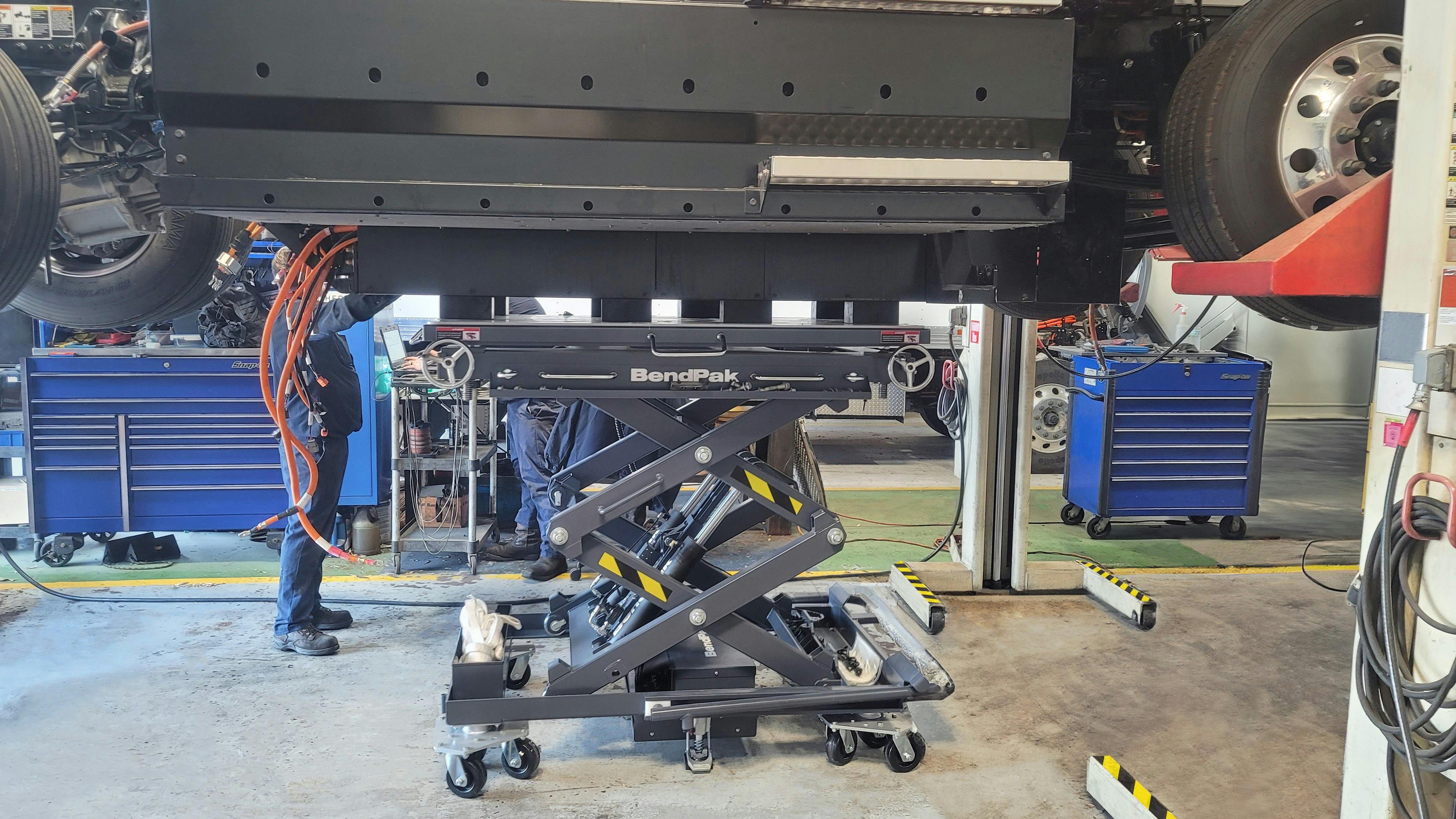 66bf876d4f67580c725e9132 Bendpak Mobievs4500 In Use