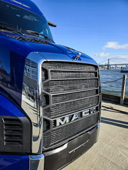 mack_pioneer_grille_bridge mack_pioneer_grille_bridge