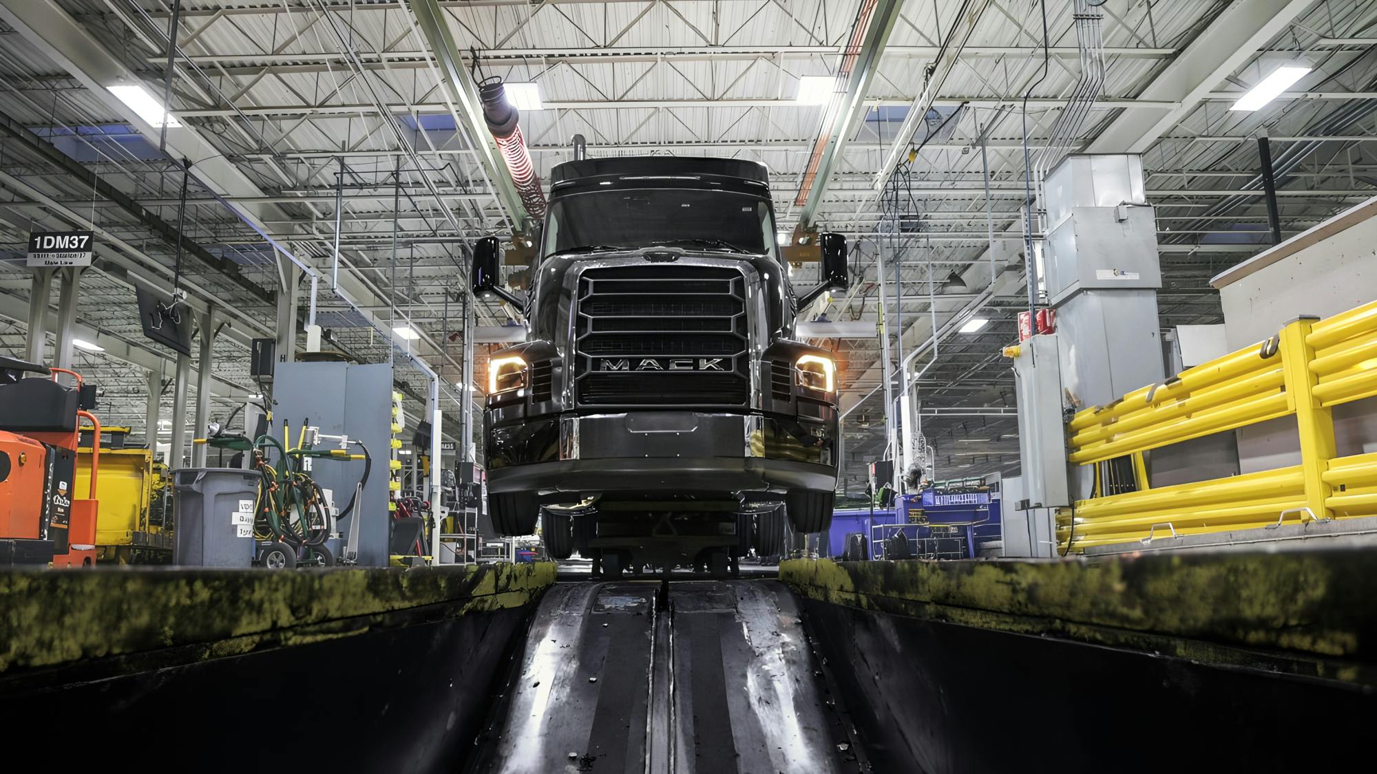 mack_trucks_begins_production_of_pioneer