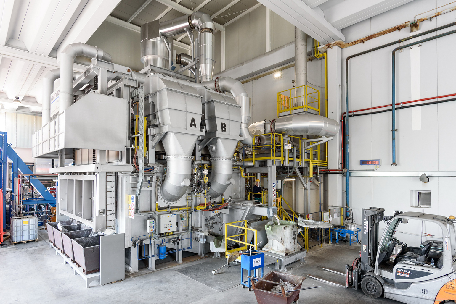 An Ecomelt furnace achieves energy-consumption of less than 600 kWh/t / (930 BtU/lb) for aluminum chips, taking into account chip drying and combustion.