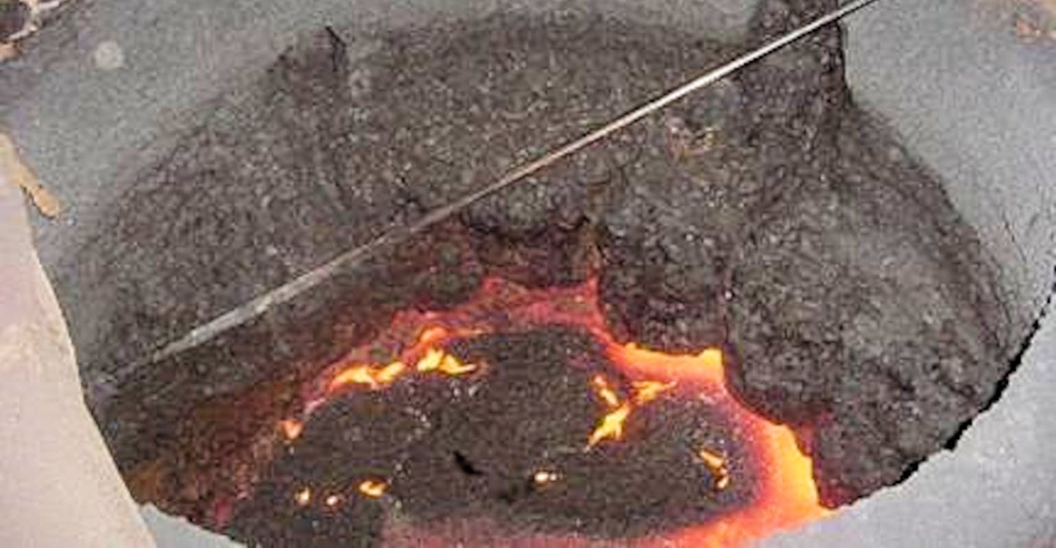 Severe slag build-up in the upper case of a channel furnace.