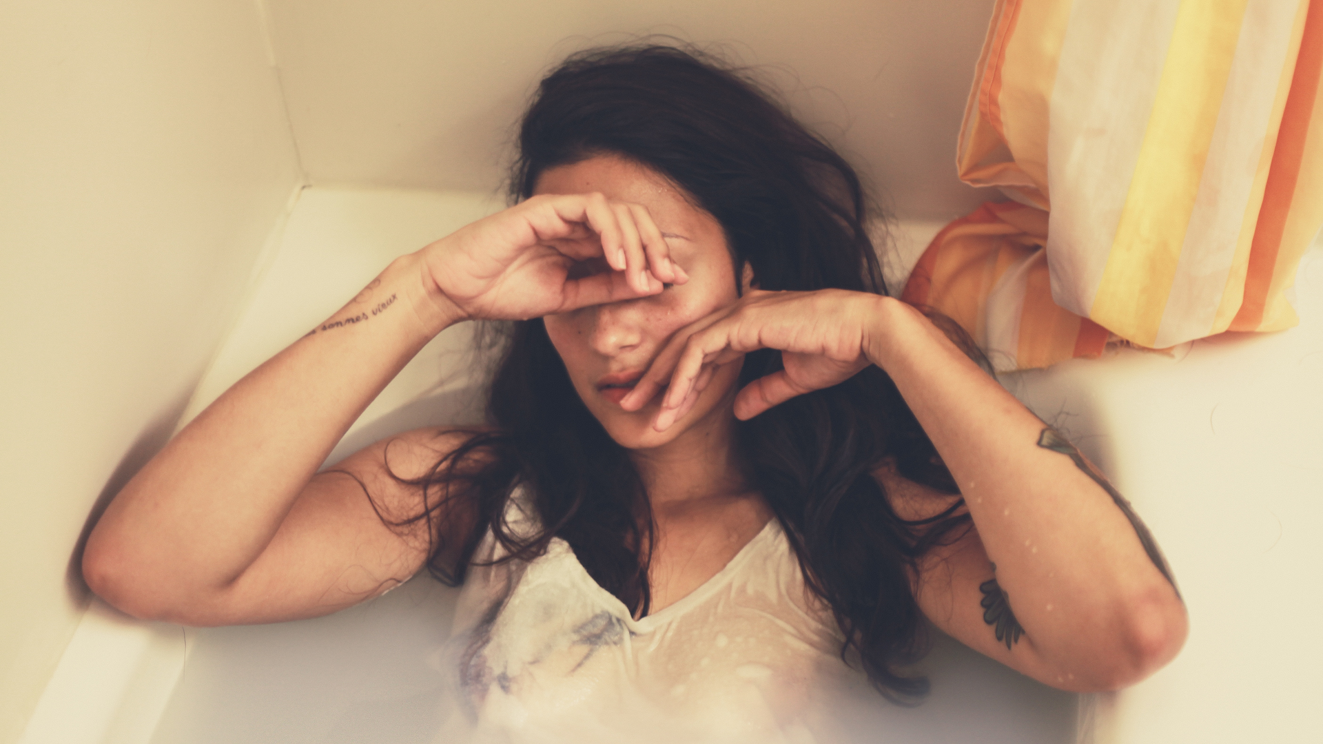 Naomi August 5cb9ddebdcd60