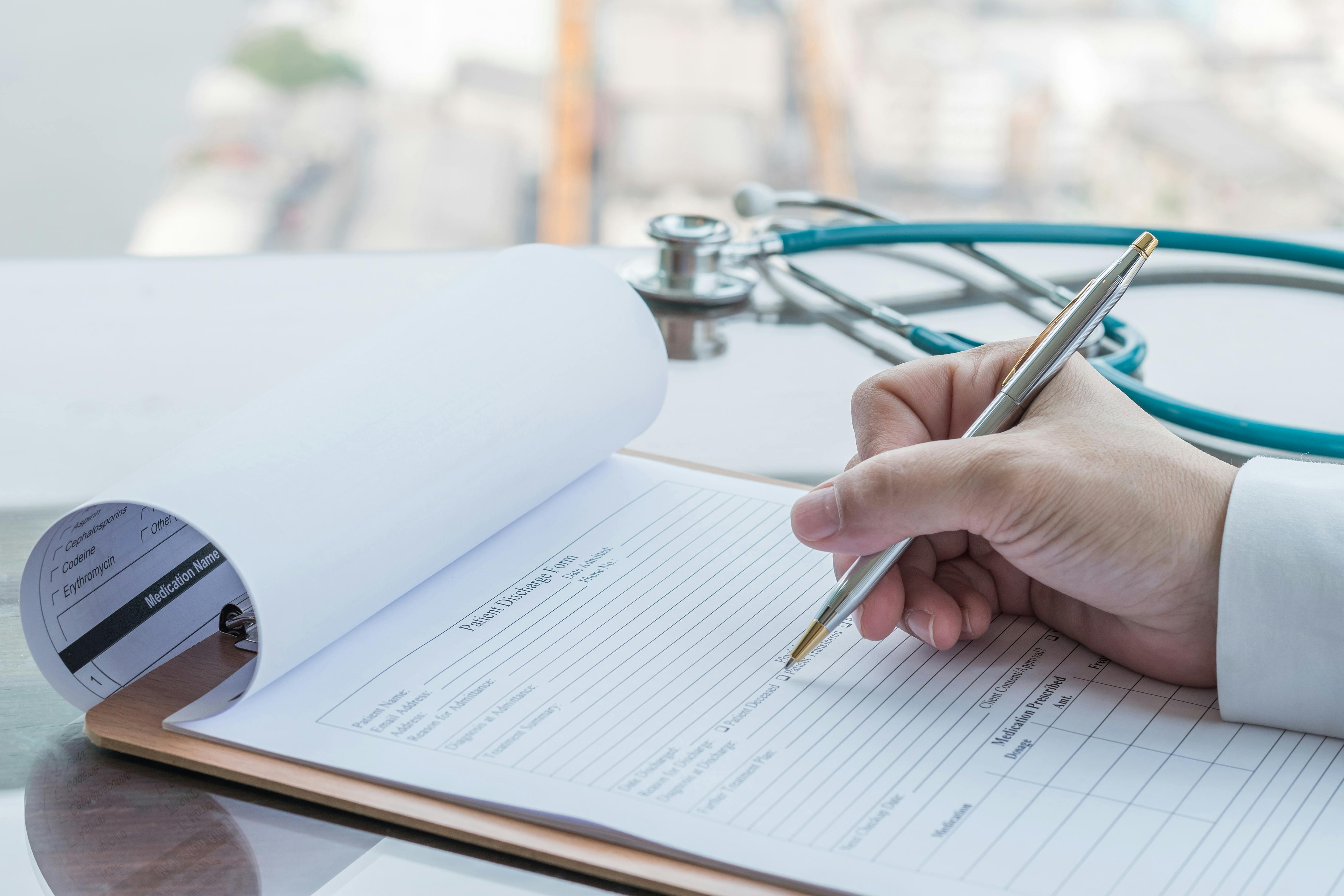 66f1824826e661f326e3b970 Physician Writing