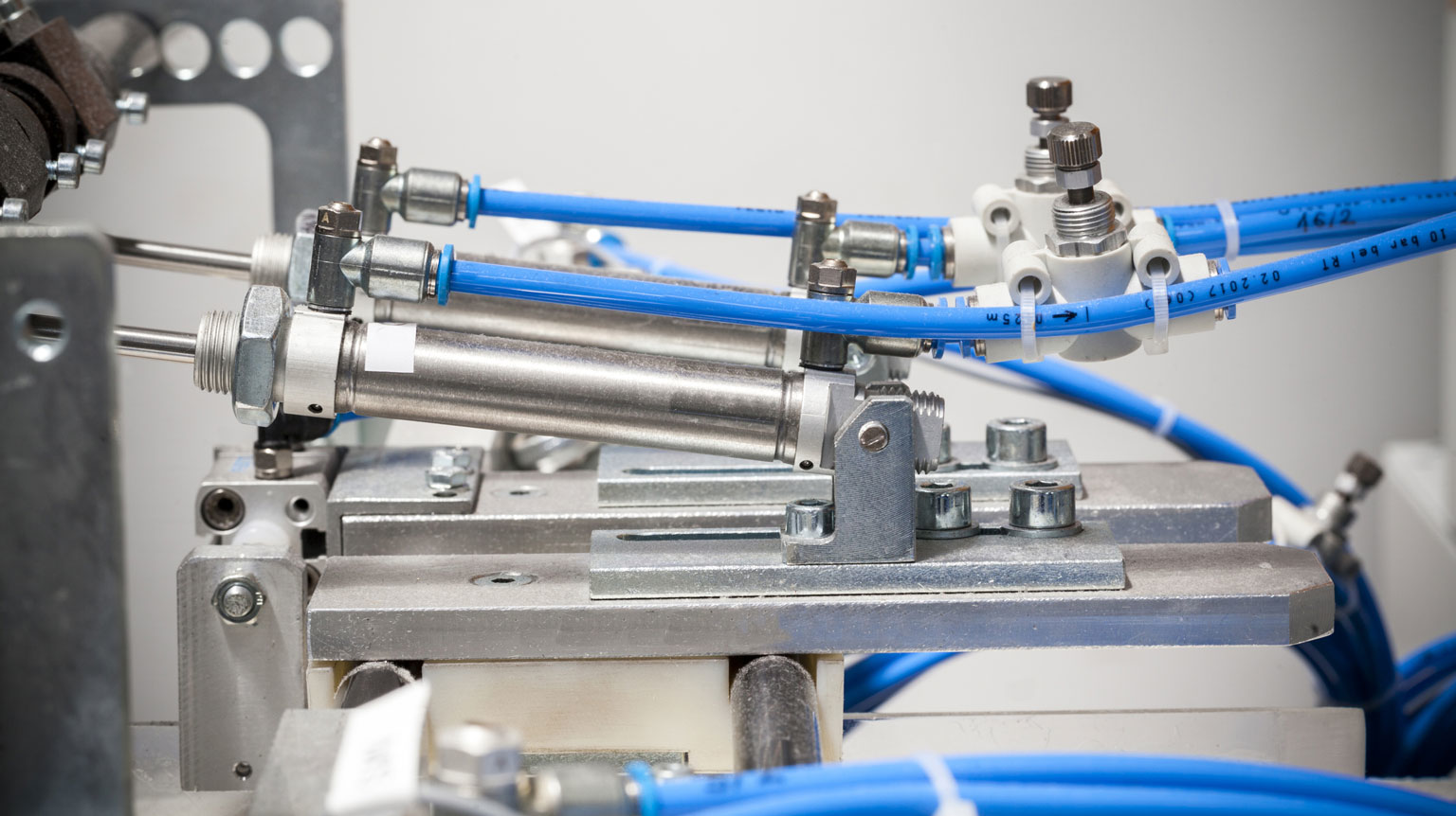 Pneumatics Dreamstime Srki66 95016674 Promo 6356cdc590c95