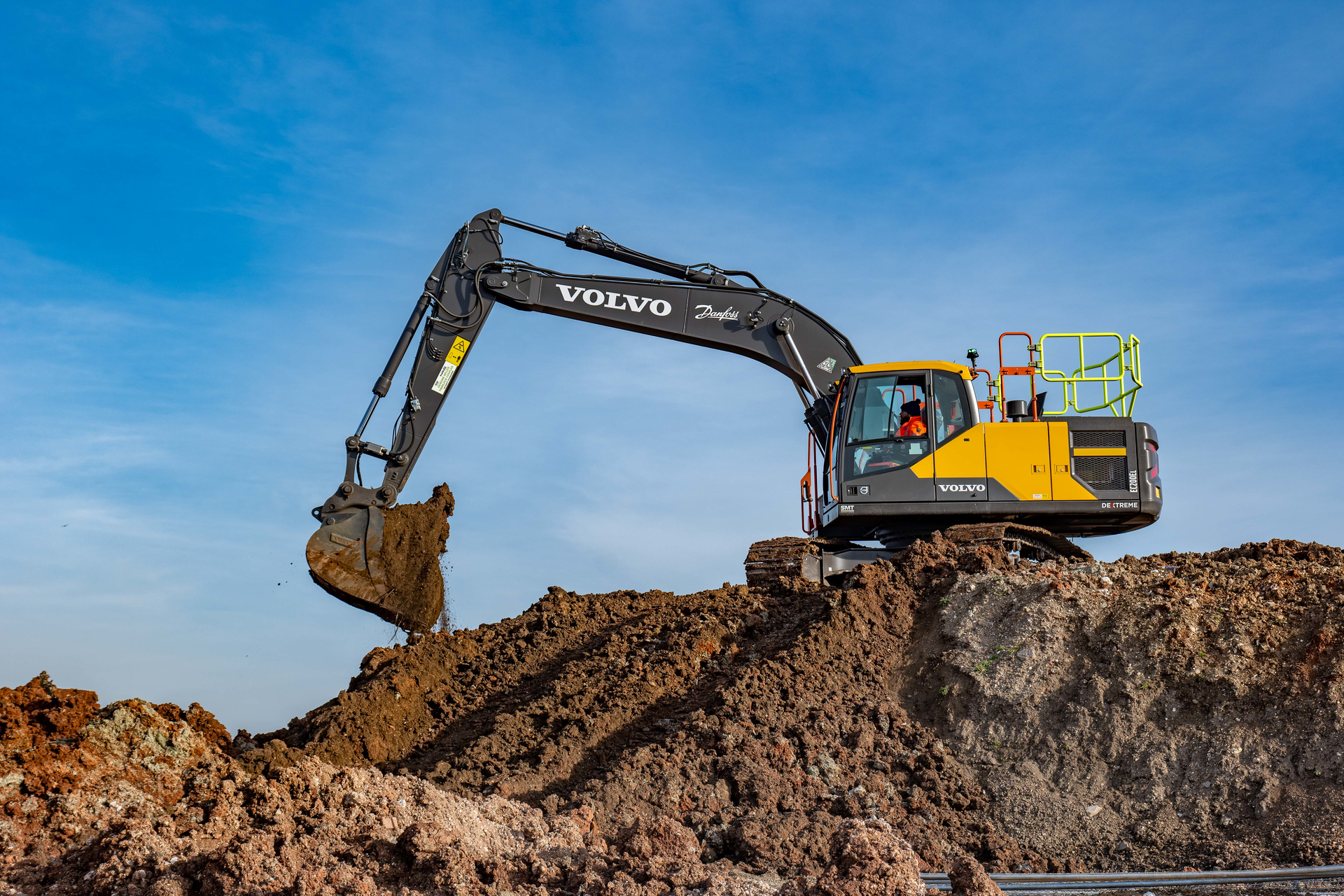 Danfoss is testing its Dextreme System for excavators in three Volvo machines at a customer site.