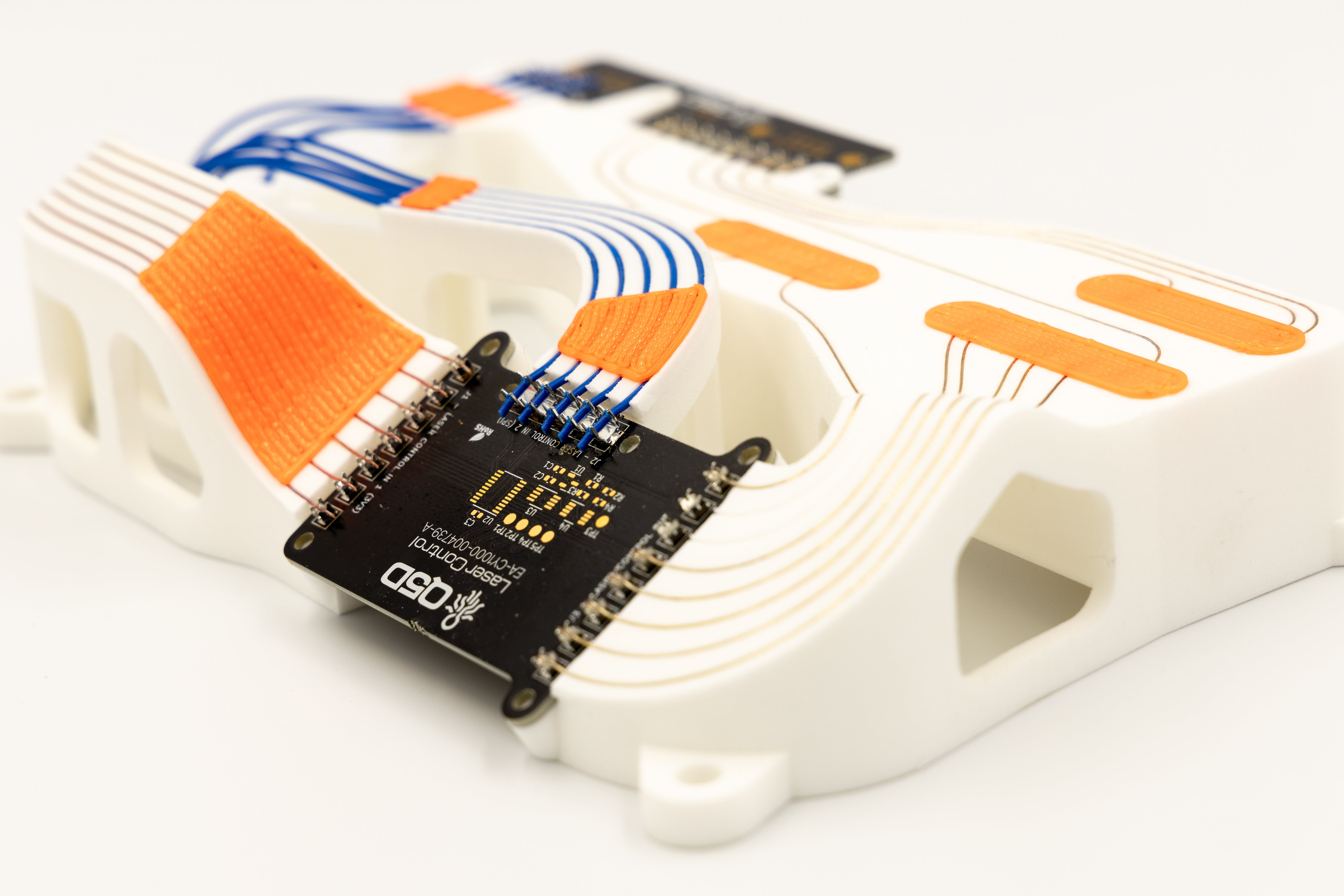 By creating a systematic and organized wiring layout, the CY1000 robot streamlines the production of wire harnesses and eliminates requirements for additional standoffs and tie wraps.