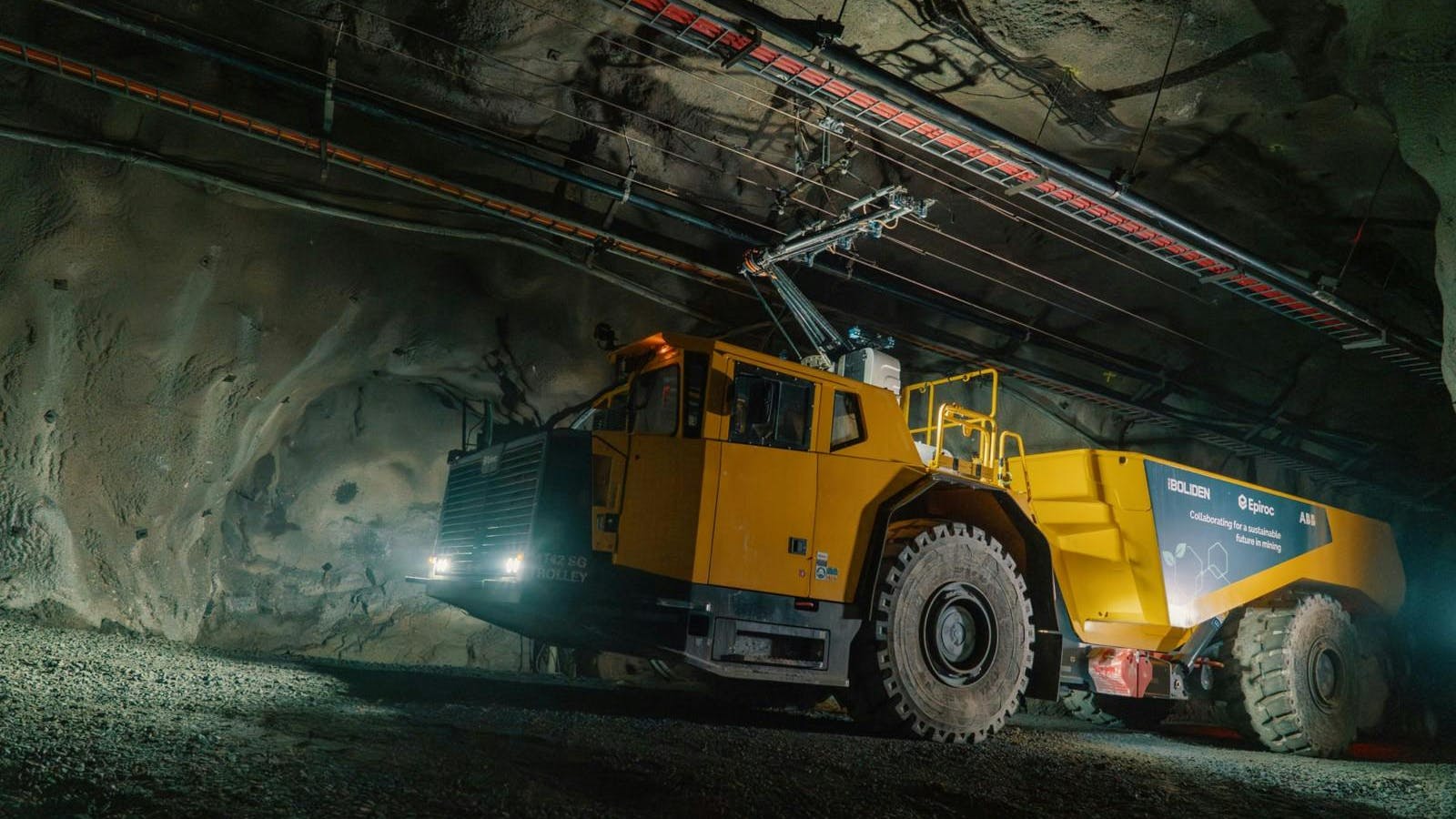 Epiroc's Minetruck MT42 SG Trolley driving up the ramp in an underground mine.