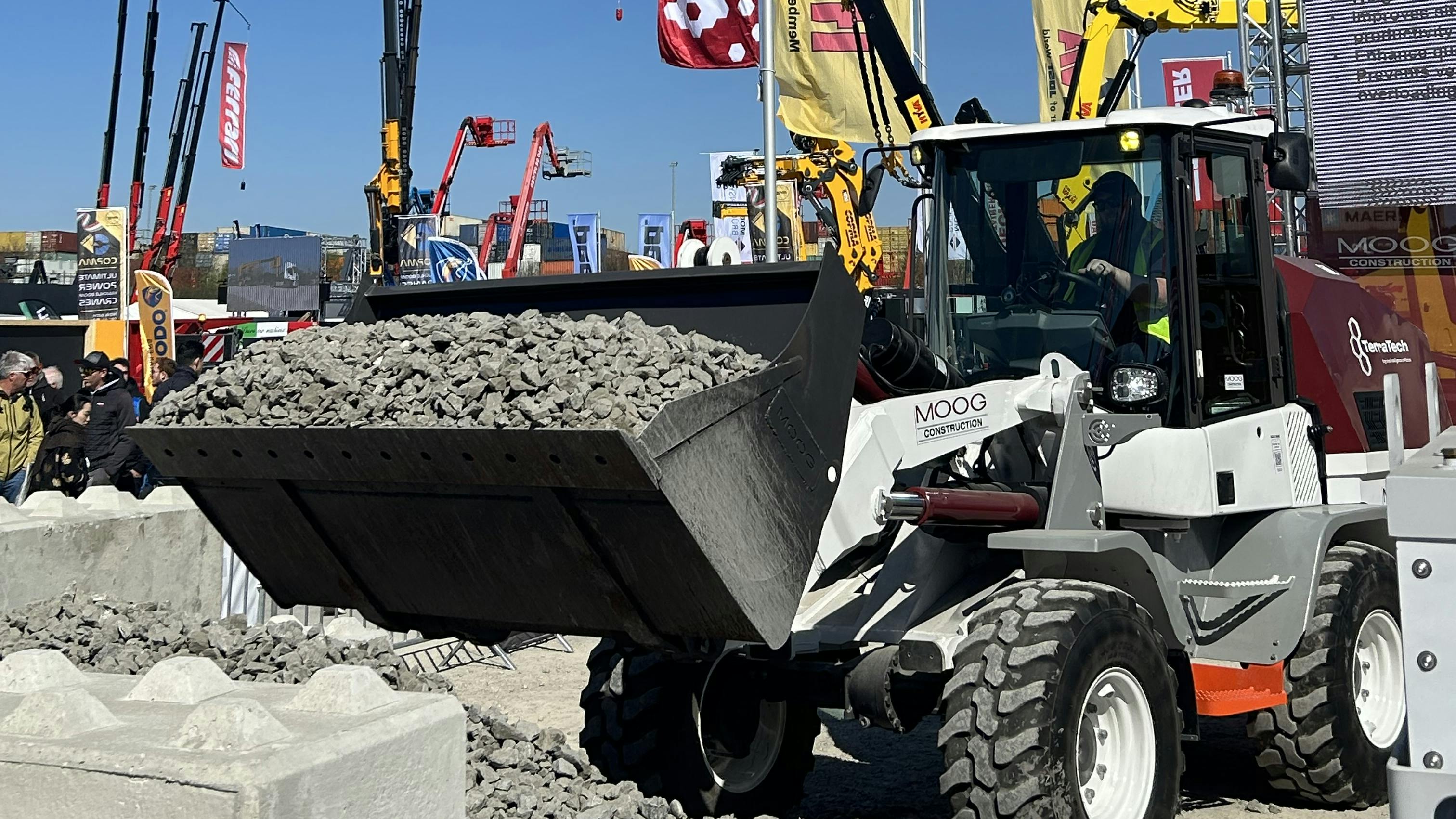 A wheel loader equipped with Moog electrification technologies also features some automated functions