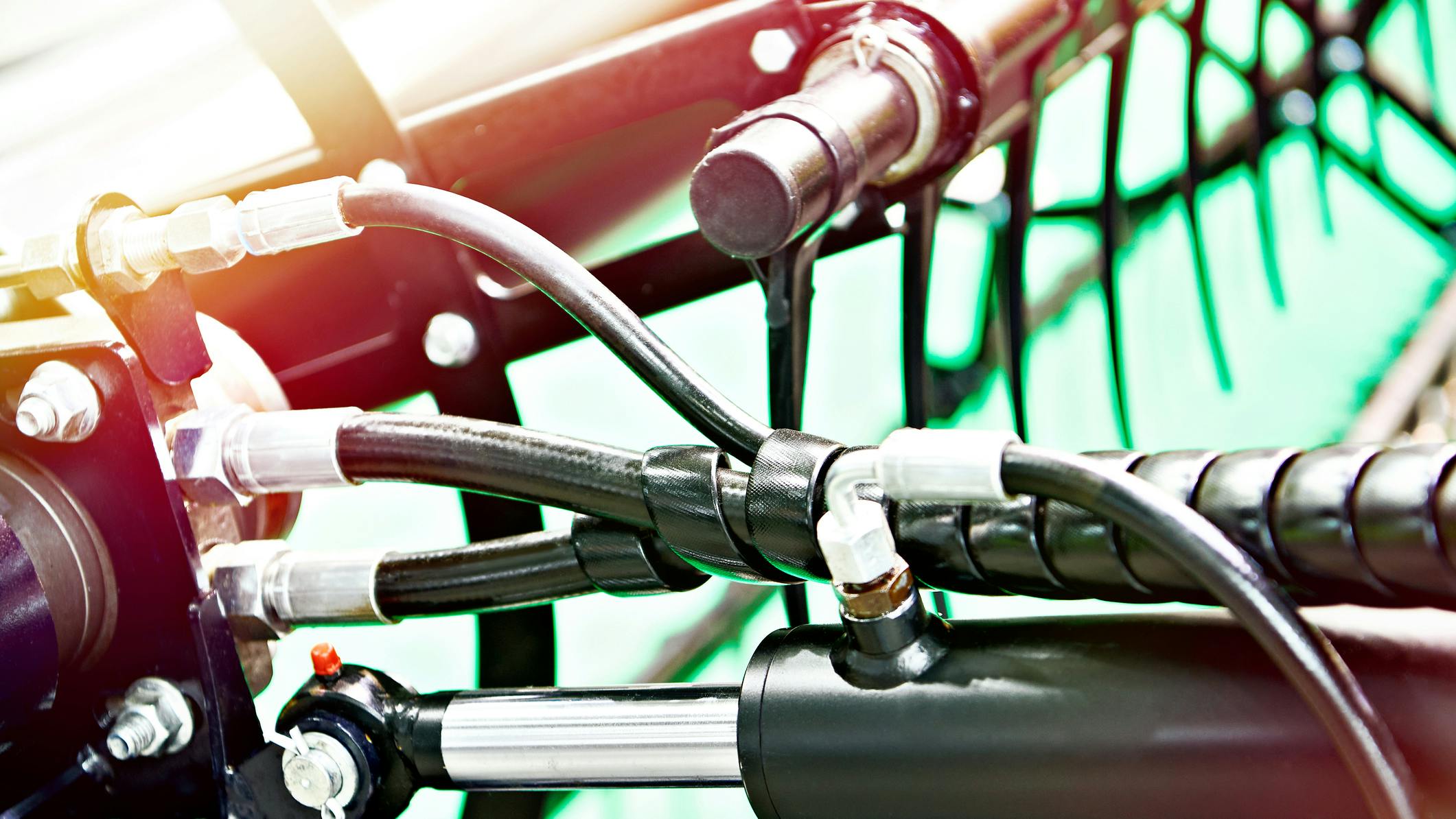 Hydraulic cylinders and hoses on a mobile machine