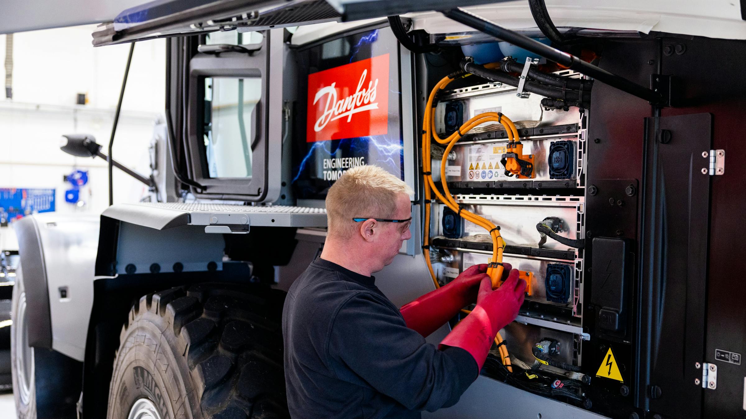Installation of a fully integrated Danfoss Electrification System on a machine