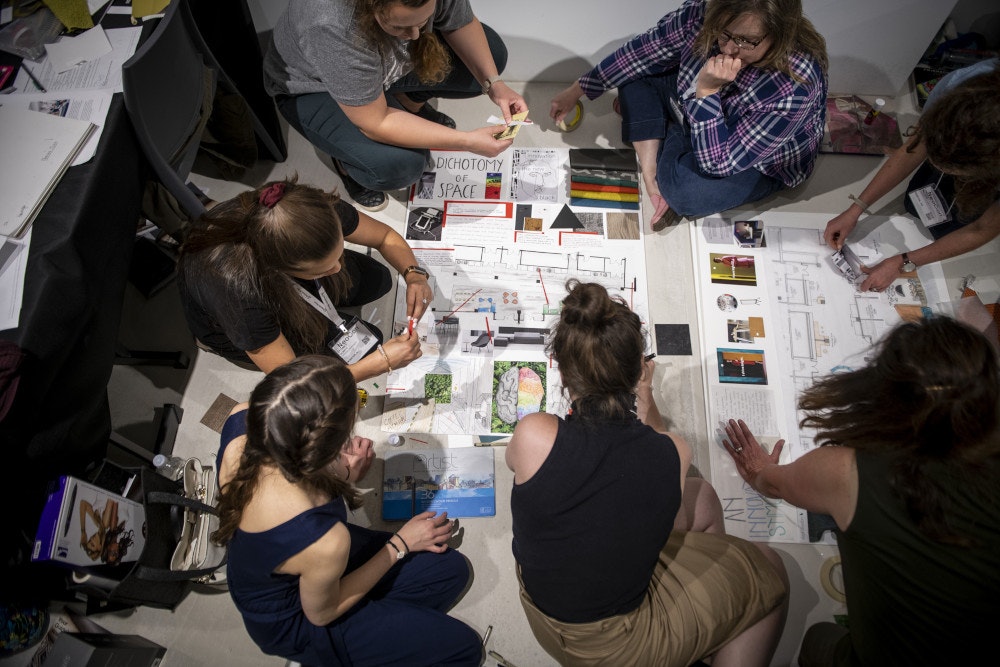 1652335162166 061119 Iida Neocon Chicago Il Cd 0484