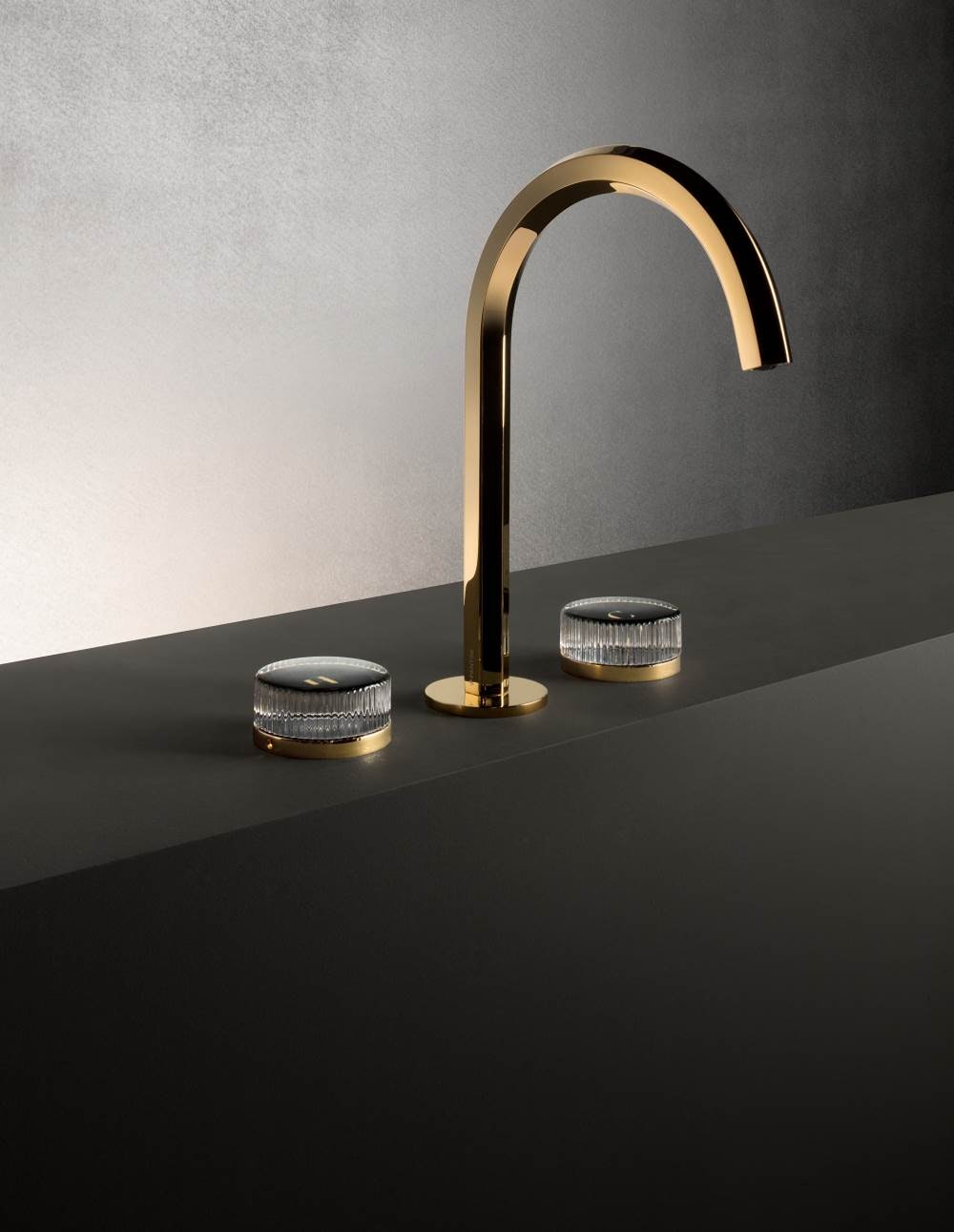 Fantini_Venezia_Gold_Black_Crystal_handles