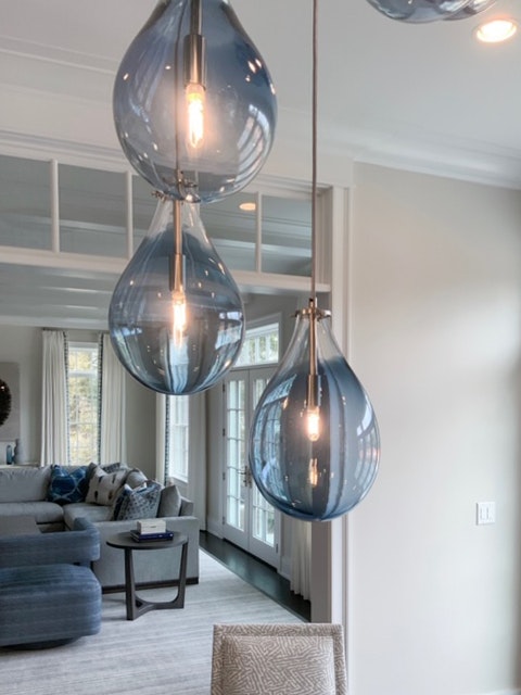 1652366298726 Tracyglovermuseinteriorsteardropchandelier3