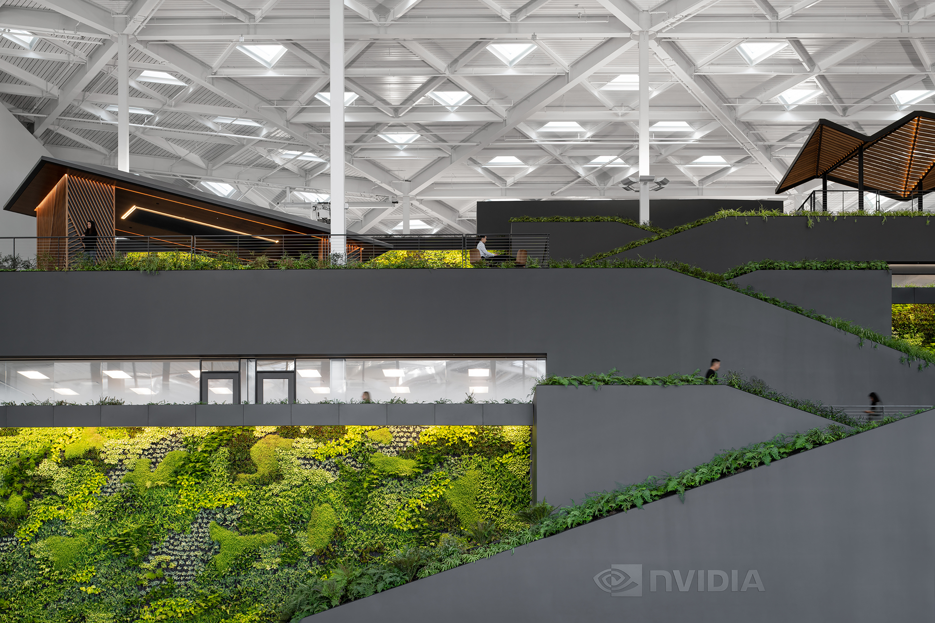 ERCO issued a whitepaper which provides guidance and advice on lighting green walls, a form of illumination which has very specialized requirements.