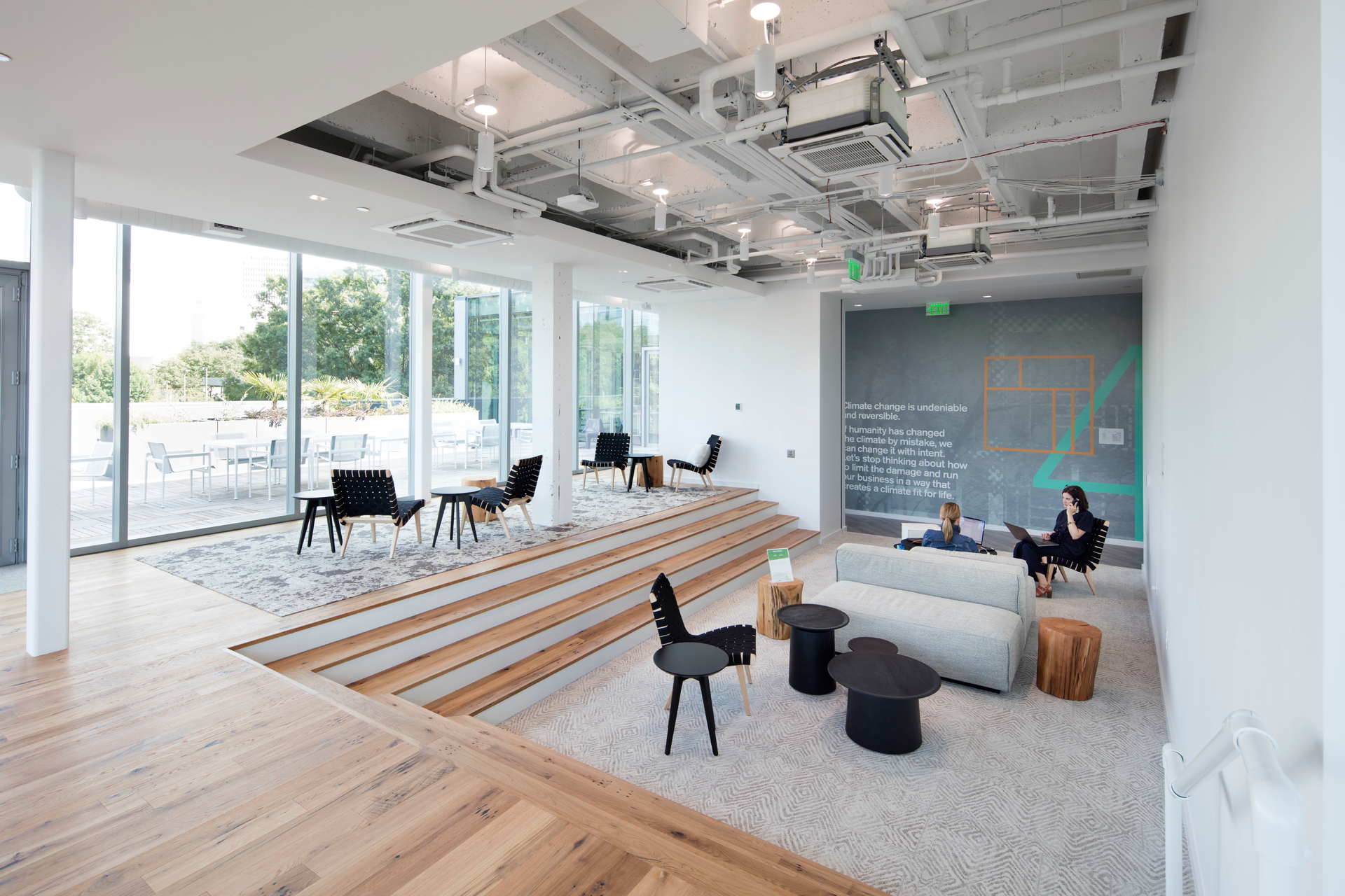 Hq Floor 4 Lounge People