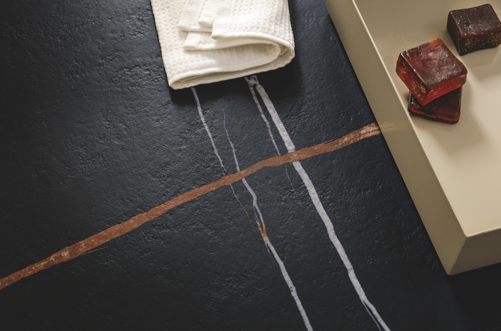 Sahara Noir 649b3751e8946