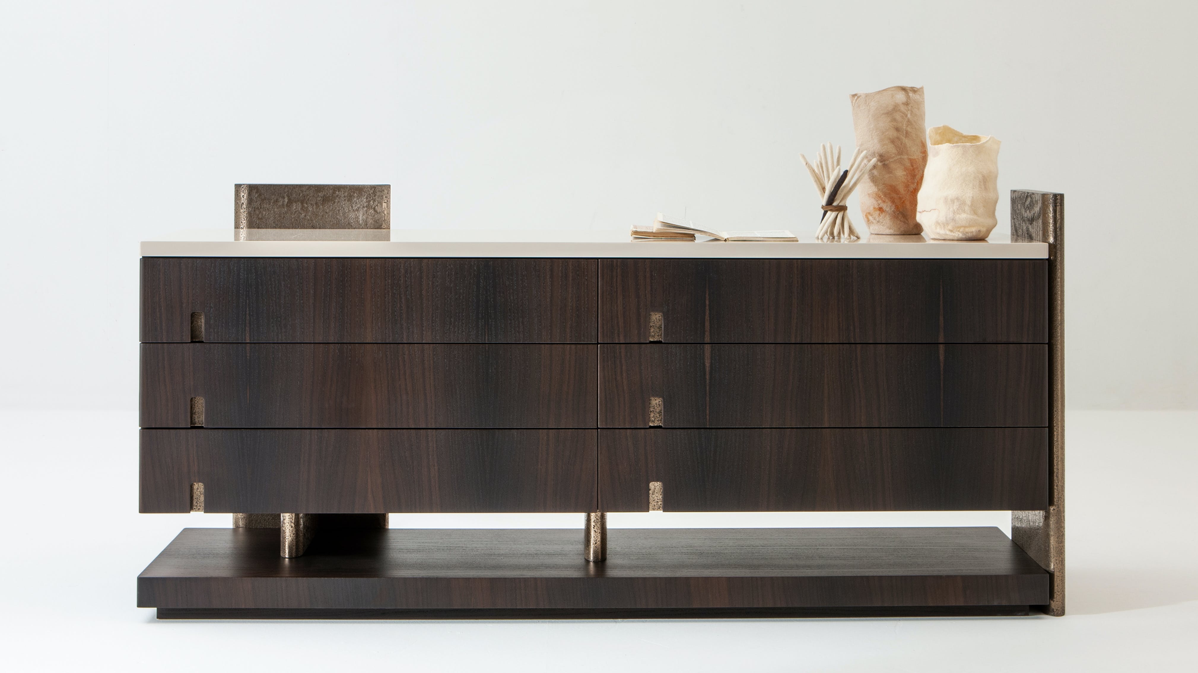 Outfit Custom Dresser