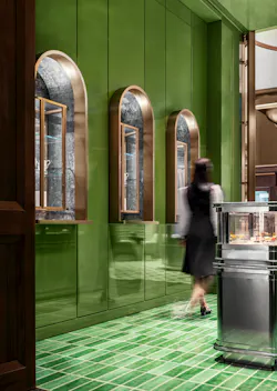 Display cabinets feature French-style curved lines and are inspired by jewelry boxes, building up the pastries as curated pieces of art. Display cabinets feature French-style curved lines and are inspired by jewelry boxes, building up the pastries as curated pieces of art.