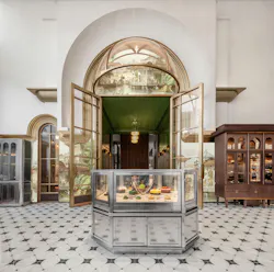 The main display case in the center of the lounge encourages customer interaction with the piece as it has push-pull drawers that allow them to pick out their own cakes. The main display case in the center of the lounge encourages customer interaction with the piece as it has push-pull drawers that allow them to pick out their own cakes.
