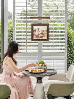 Screens are also very evocative of the Oriental culture. Screens are also very evocative of the Oriental culture.