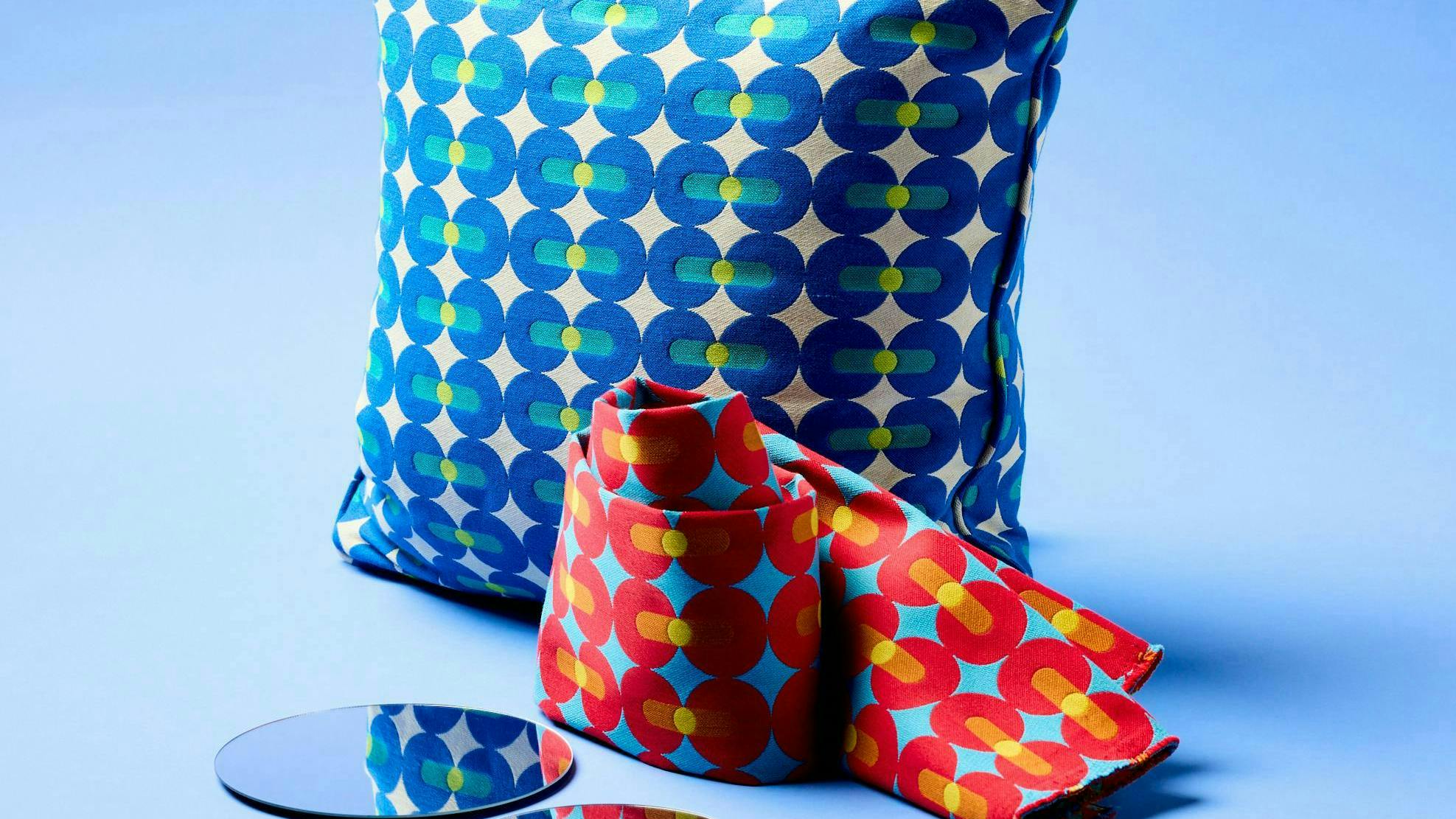 Momentum's Eyes in Reflection shown in Lapis and Parrot.