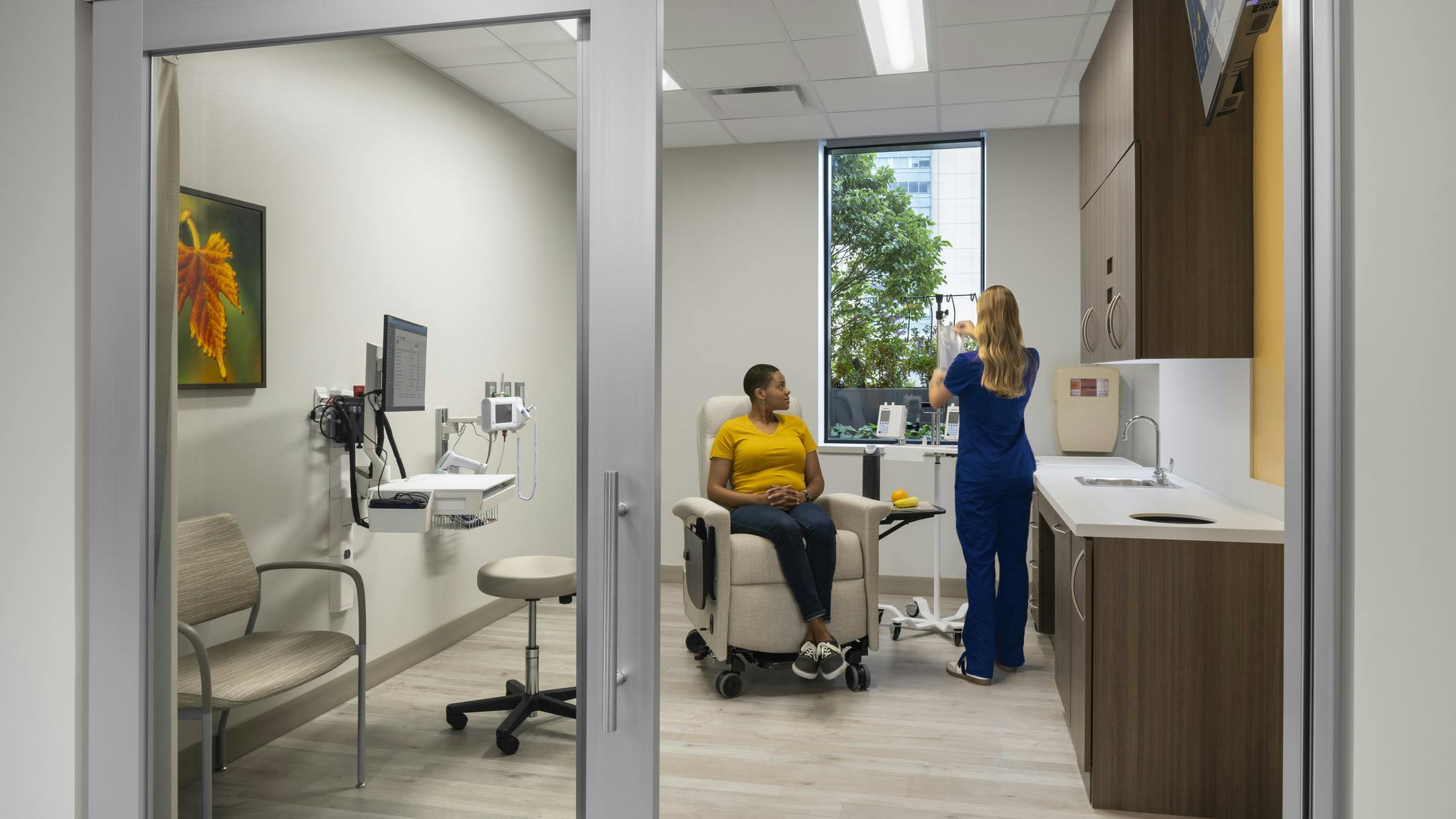 Gary C. Werths Building treatment room at Siteman Cancer Center