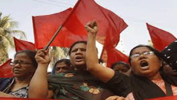 Clashes as 10000 Workers Join Bangladesh Fire Protest