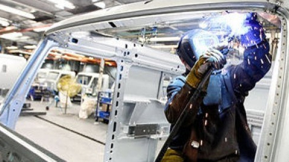 US Industrial Output Rises in December