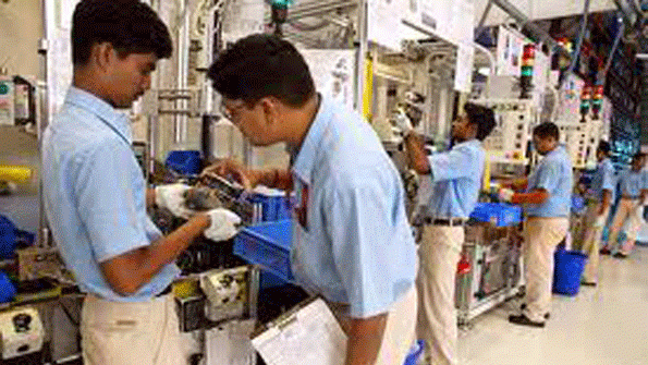 India Factory Output Picks Up