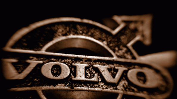 Volvo Chief Acknowledges Errors and Will Stay in US